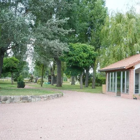 Maison Spacieuse Avec Jardin Et Cheminee A - Fr-1-496-110