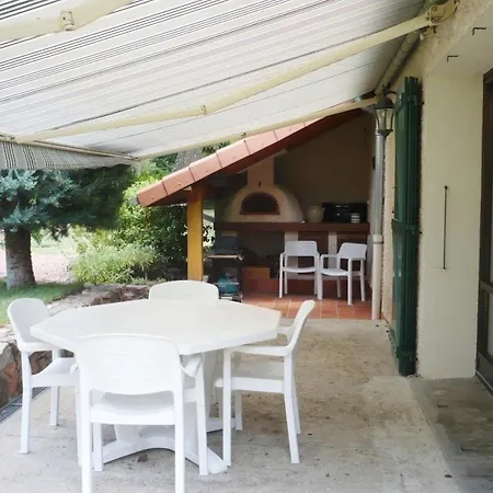 Maison Spacieuse Avec Jardin Et Cheminee A - Fr-1-496-110 *